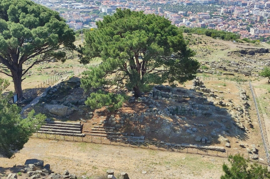 zeus-sunağı