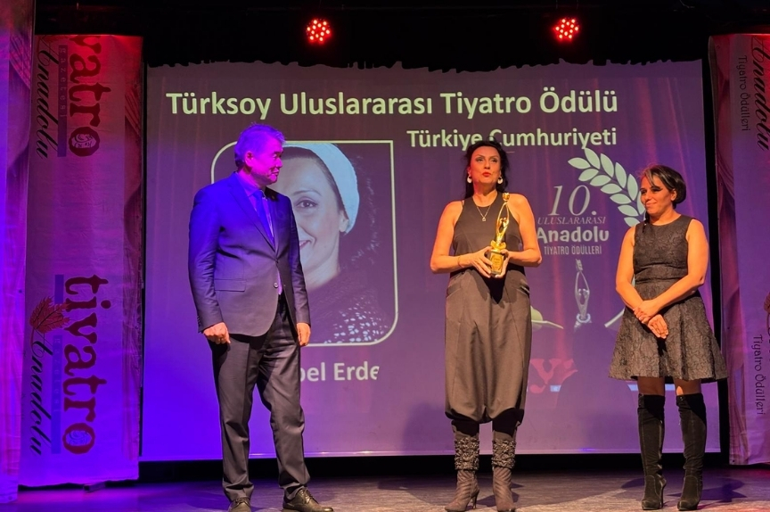 Prestijli Tiyatro Ödülü